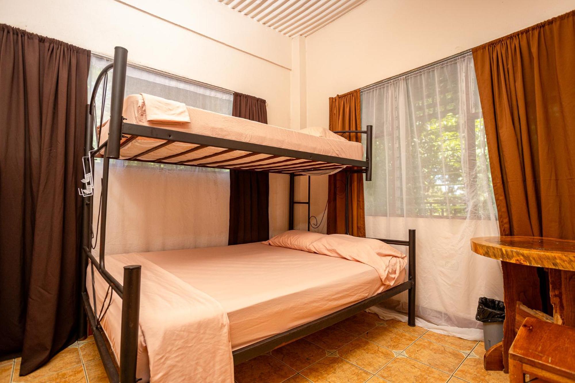 Manuel Antonio Hostel Kültér fotó