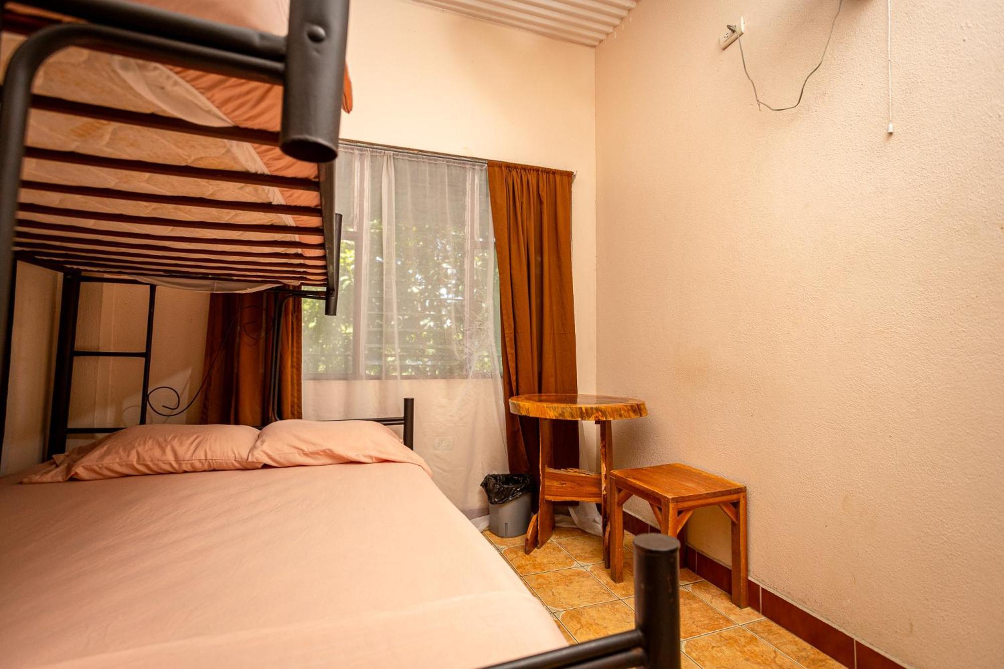 Manuel Antonio Hostel Kültér fotó